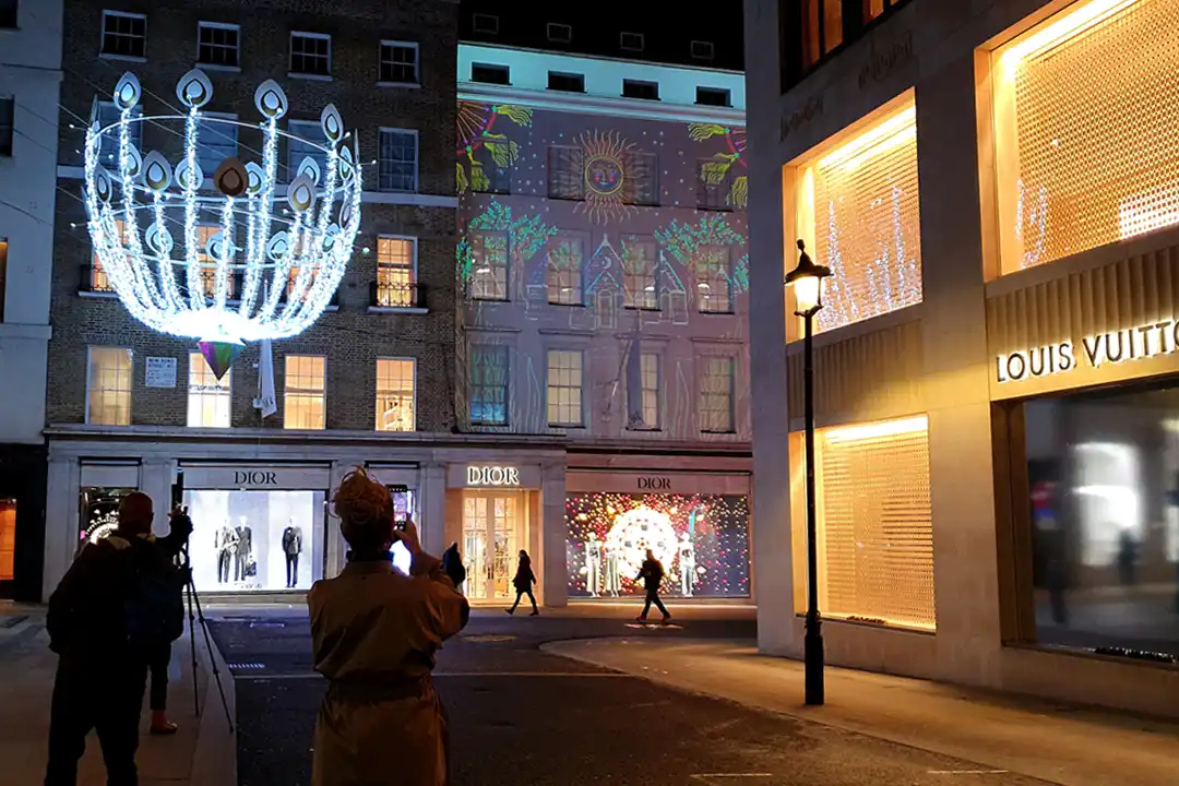 Chrsitian Dior Christmas Projections  1