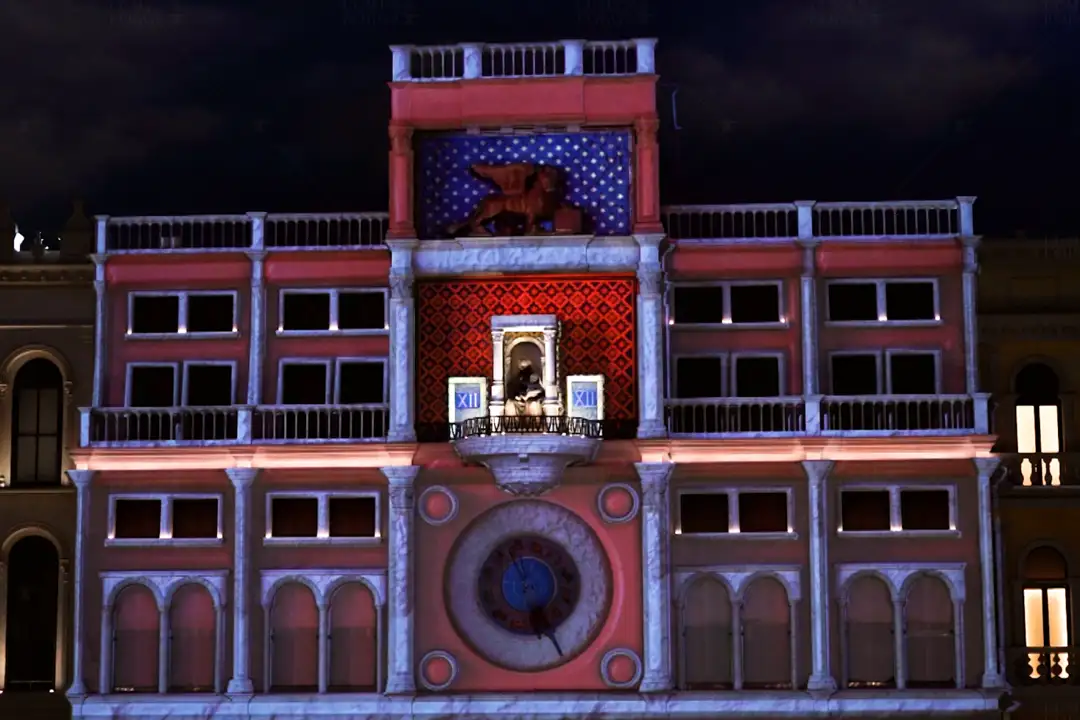 Venetian Projection Closeup Santa  1